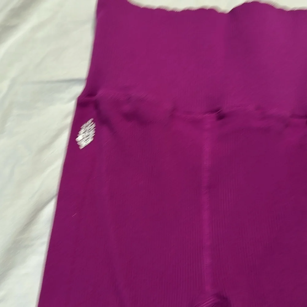 FREE PEOPLE MAGENTA RIBBED WORKOUT LEGGINGS M/L